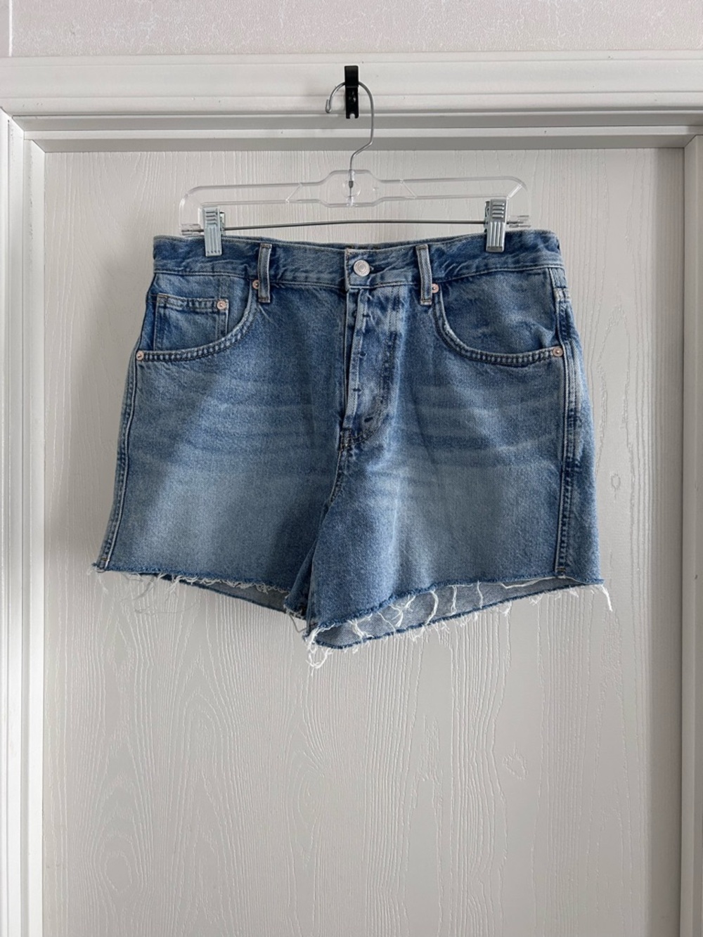We The Free  | Medium Blue Frayed Hem Denim Shorts | Size 29